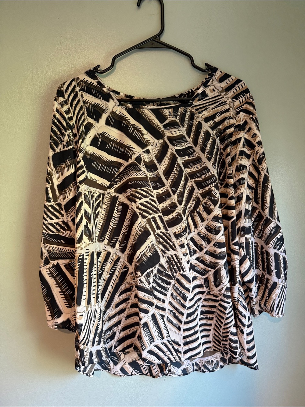 Sami & Jo Black and Cream Abstract Leaf-Stripe Long Sleeve Top